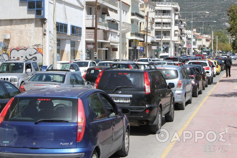 Σε ισχύ ο νέος ΚΟΚ από σήμερα: Έως και 2.000 πρόστιμο για κινητό στην οδήγηση, έως 8.000 ευρώ για όριο ταχύτητας