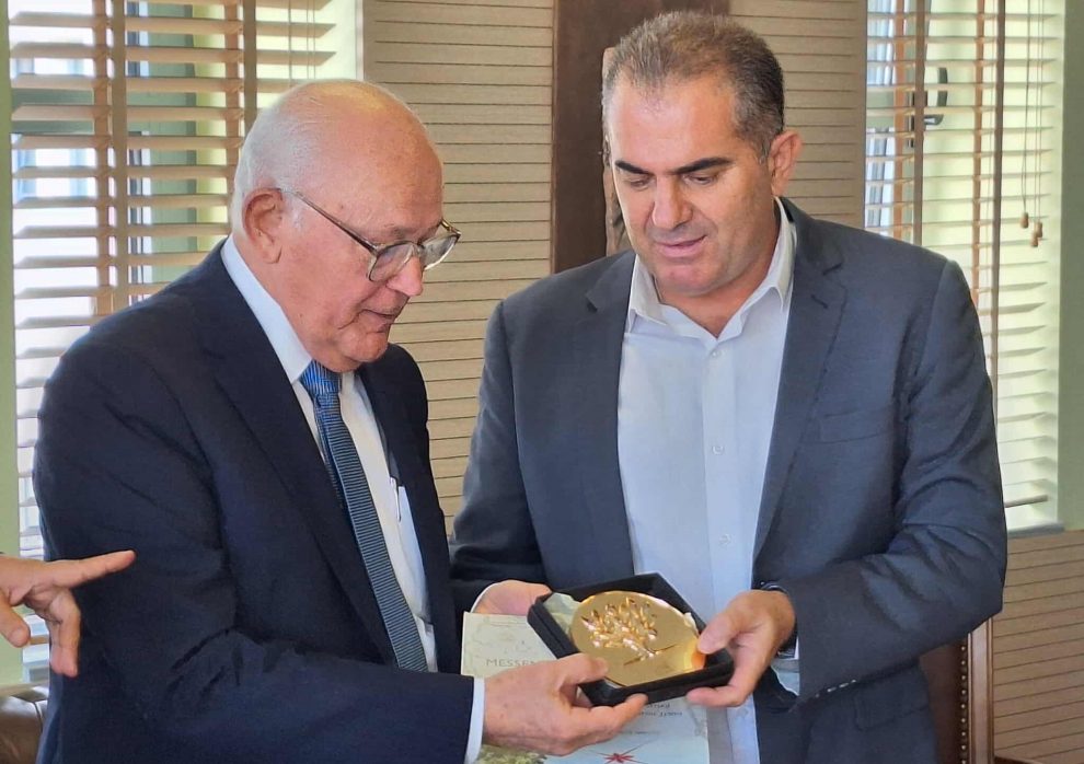 Ο πρέσβης της Κούβας  στο Δημαρχείο Καλαμάτας