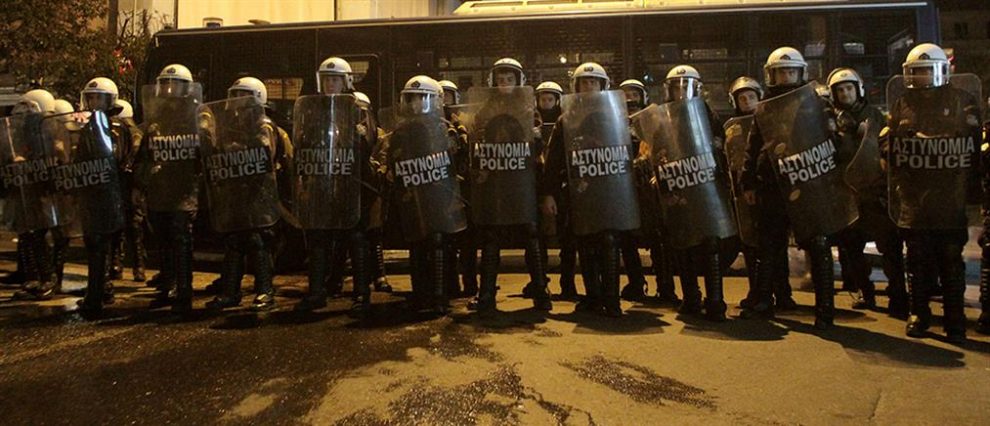 Πολλά βήματα πίσω…