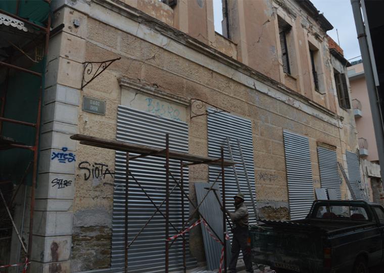 Ανάπλαση με… ρωγμές