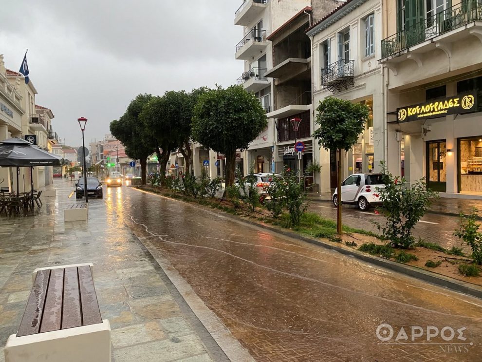 Σε εξέλιξη η κακοκαιρία στην Καλαμάτα -Ήχησε δεύτερη ειδοποίηση της Πολιτικής Προστασίας