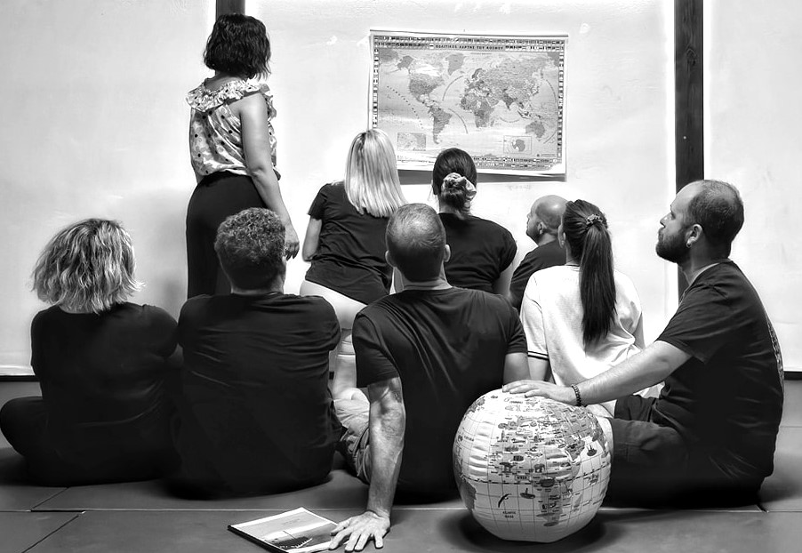 «Θέλω μια χώρα» από θεατρική ομάδα «Fraction»
