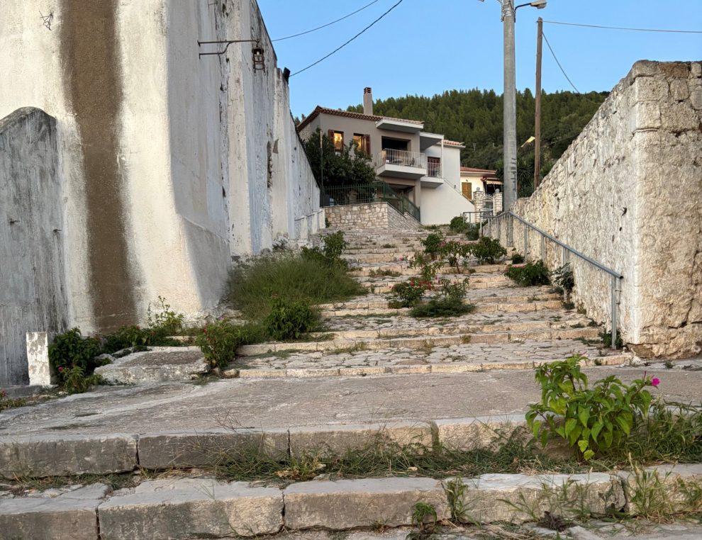 Ποιος θα σώσει τα καλντερίμια  της Κυπαρισσίας στην Παλιά Πόλη;
