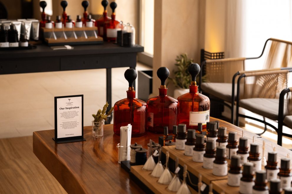 “Romanos by The Naxos Apothecary”: Νέα αποκλειστική σειρά από το The Romanos, a Luxury Collection Resort