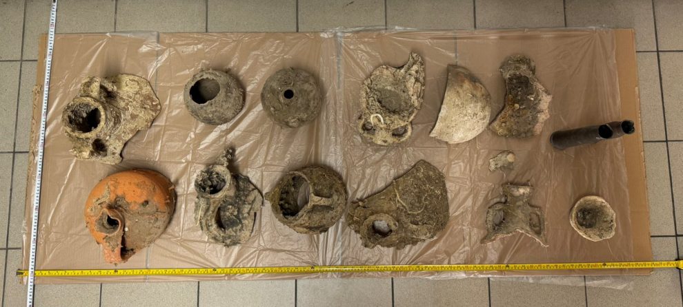 Αρχαία ενάλια αντικείμενα βρέθηκαν  στην κατοχή ζευγαριού στην Κορώνη