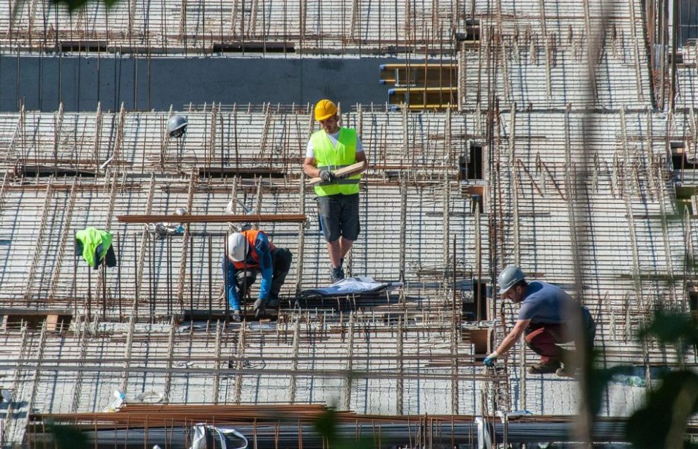 Παράταση ισχύος οικοδομικών αδειών ζήτησε ο Π. Μαντάς από το ΥΠΕΝ