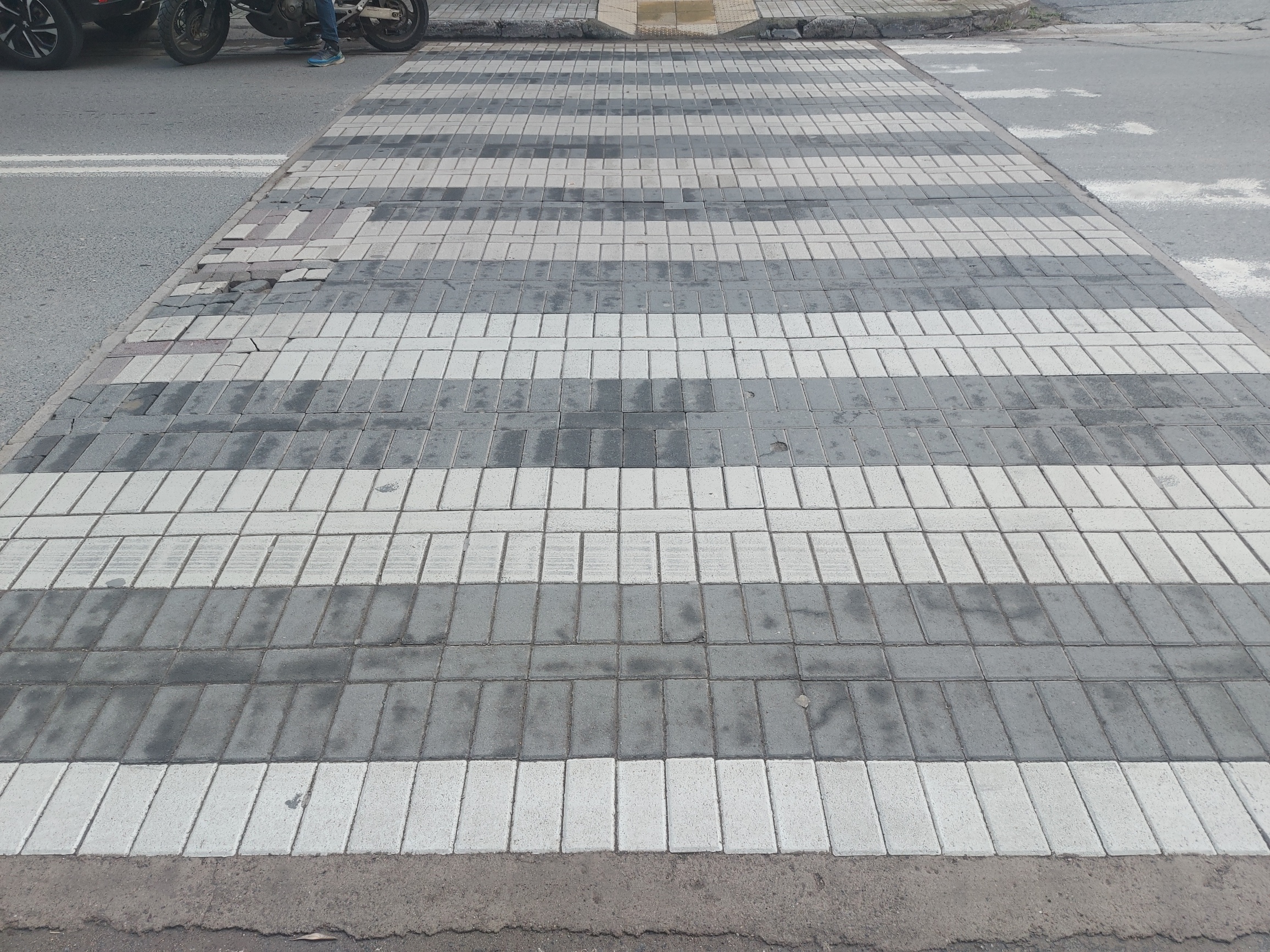 Ξέμεινε από κυβόλιθους η πόλη των κυβόλιθων;