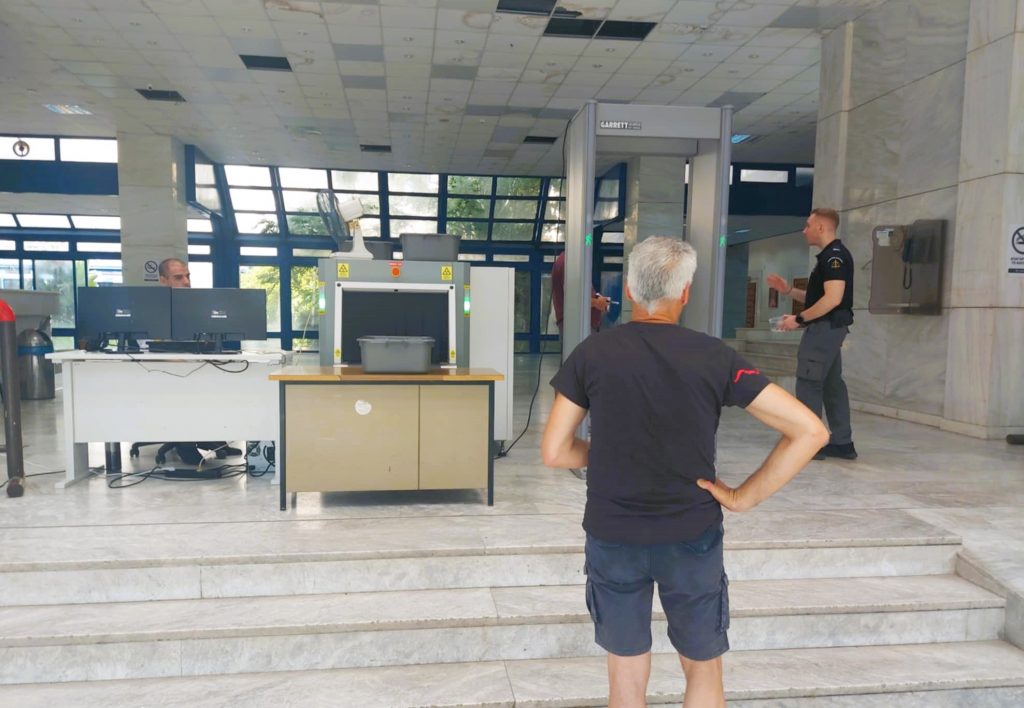 Προσπάθησε να μπει στο Δικαστικό Μέγαρο Καλαμάτας με σουγιά