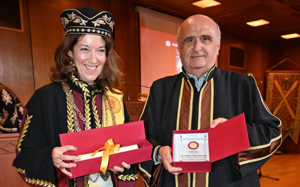 Η Victoria Hislop Επίτιμη Διδάκτορας του Πανεπιστημίου Πατρών
