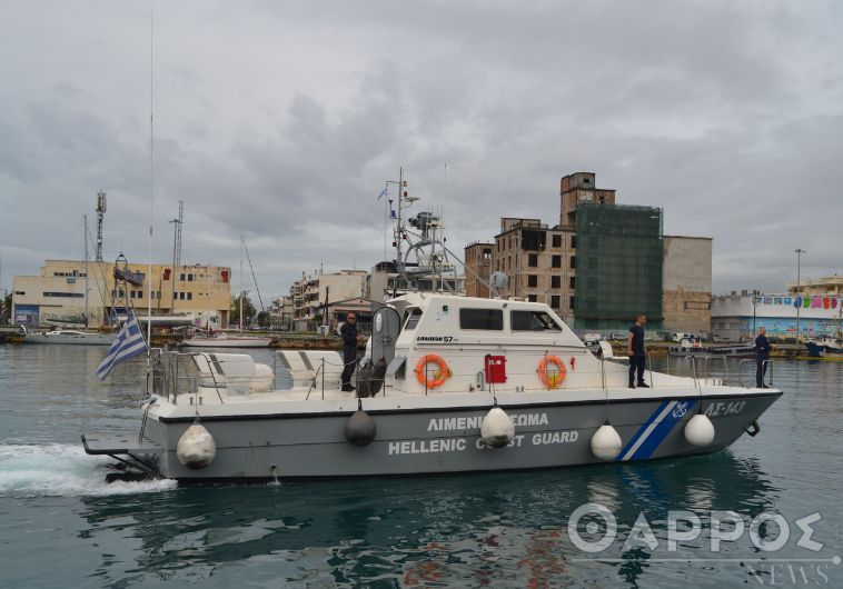 Συλλήψεις στο λιμάνι της Καλαμάτας γιατί είχε  αφήσει την πλοήγηση του αλιευτικού σε άλλον