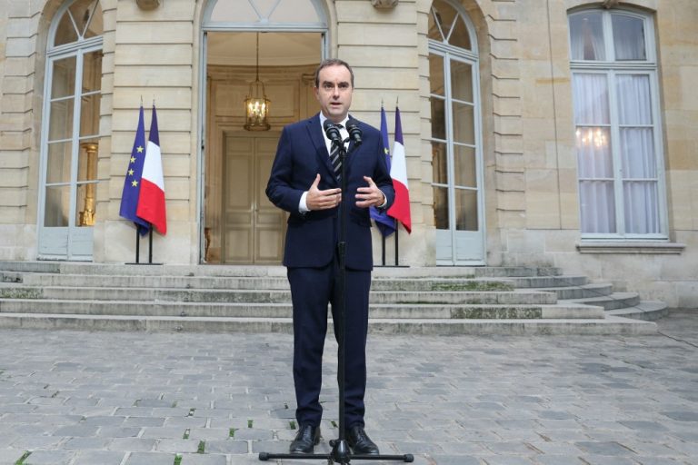 Γαλλία: Παραιτήθηκε ο πρωθυπουργός Σεμπαστιάν Λεκορνί – Πέφτει η κυβέρνηση