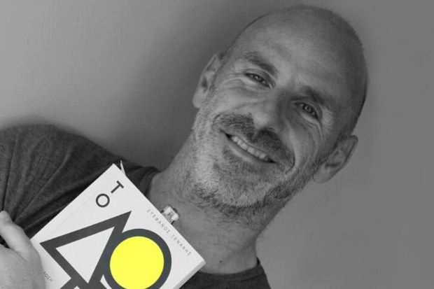 «Ιστορίες 6+1 βιβλία» με τον  Στέφανο Ξενάκη στην Καλαμάτα
