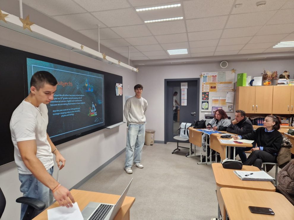 Στη Λετονία βρέθηκαν δύο εκπαιδευτικοί του ΓΕΛ Θουρίας