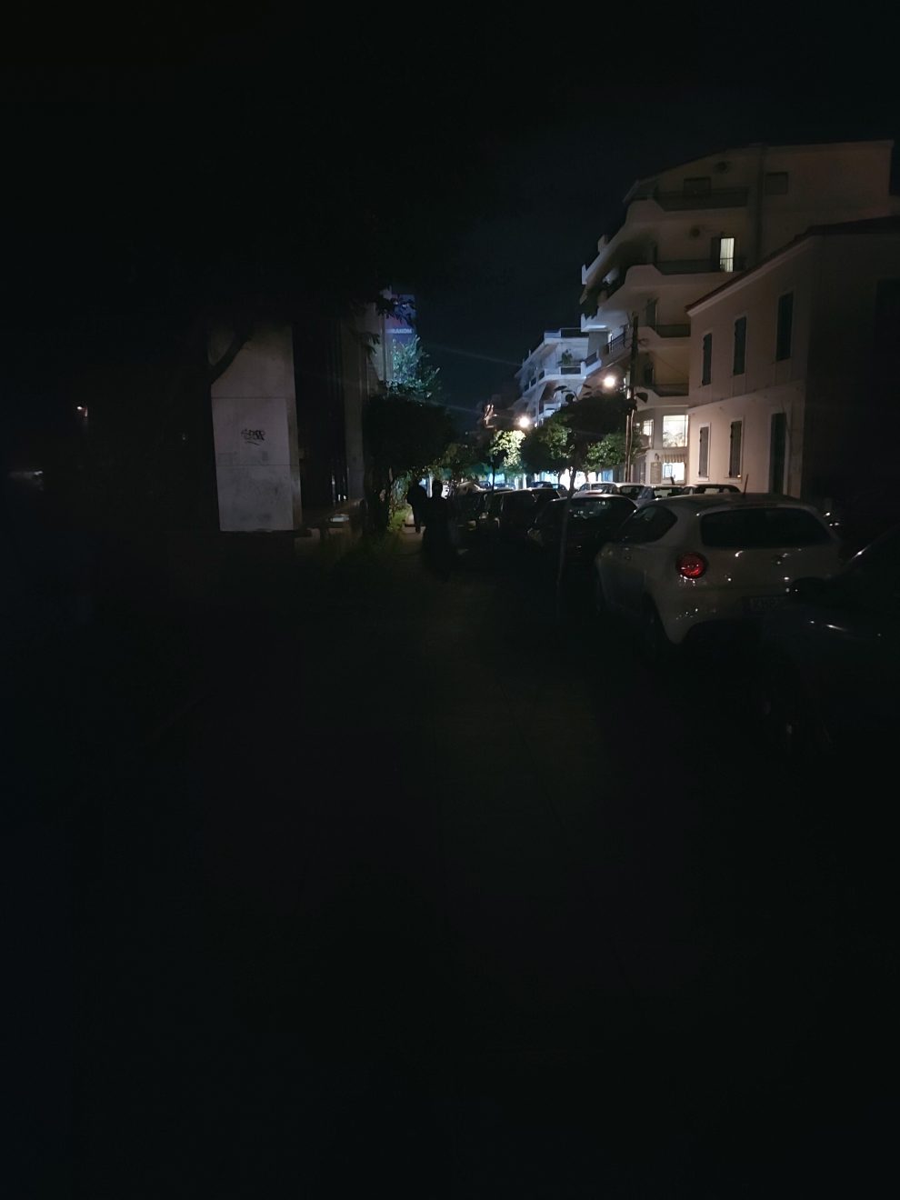 Το απόλυτο σκοτάδι στη Δημοσθένους