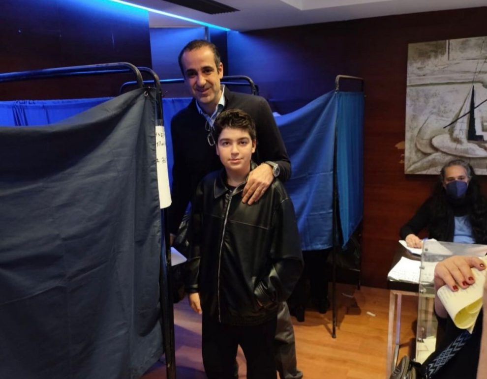 Ο Γρηγόρης Δημητριάδης ψήφισε στις εσωκομματικές εκλογές της ΝΔ μαζί με τον γιο του – Η ζεστή ανάρτηση