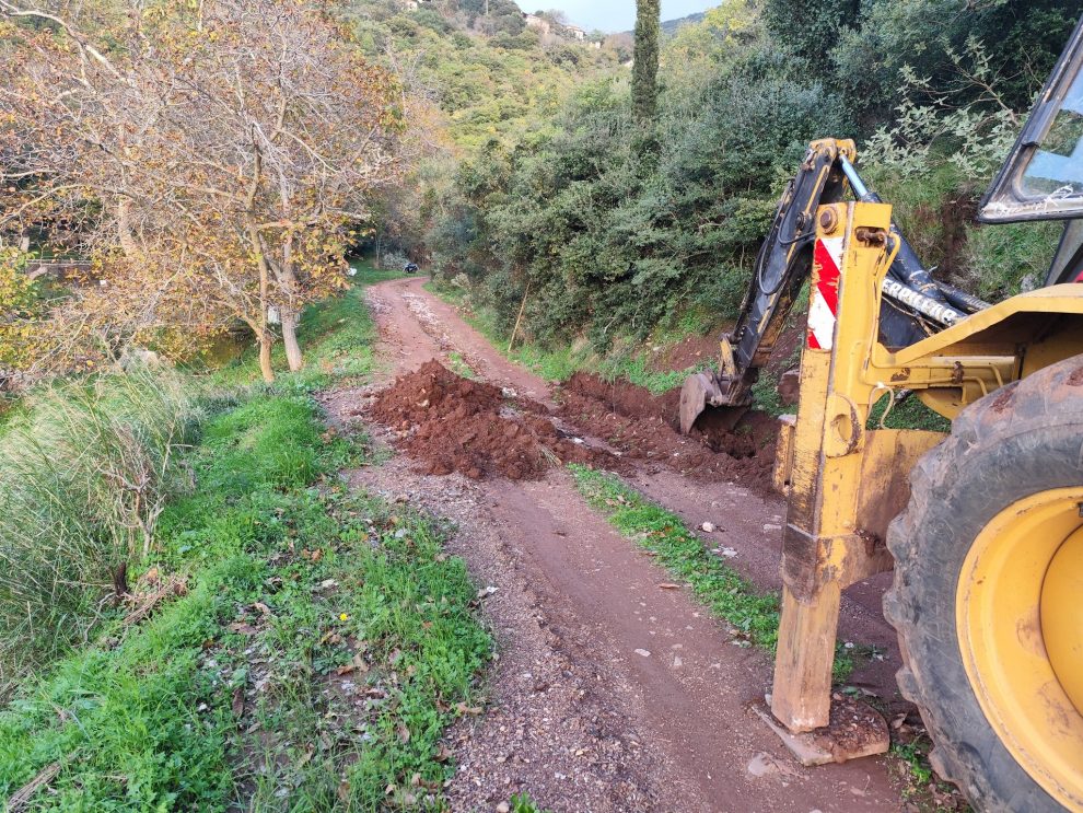 Κεφαλόβρυση Τριφυλίας: Μόνοι τους κάτοικοι συντηρούν τους αγροτικούς δρόμους