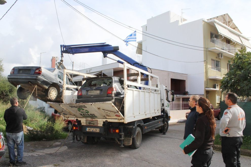 Απομάκρυνση εγκαταλελειμμένων οχημάτων από τον Δήμο Μεσσήνης