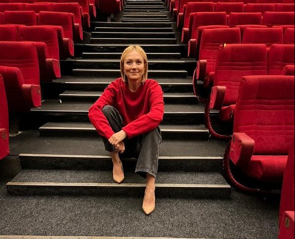 Έλλα Τουχαρέλι: Οι «μολυσμένοι» από την τέχνη δε φοβούνται τίποτα και για να σώσουν την Αιωνιότητα, ρισκάρουν