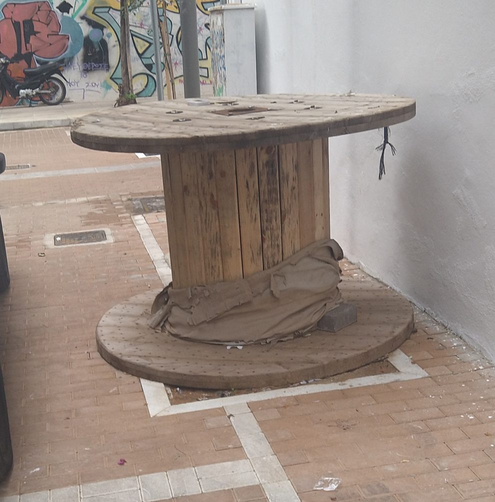 Πάντα μένει κάτι πίσω…