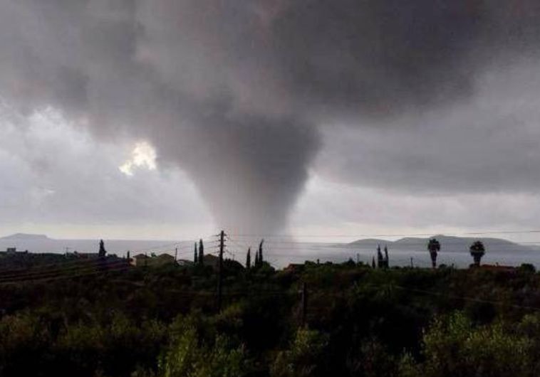 Ισχυρές καταιγίδες πλήττουν και τη Μεσσηνία – Ζημιές σε Φοινικούντα – Χαλάζι στην Τριφυλία