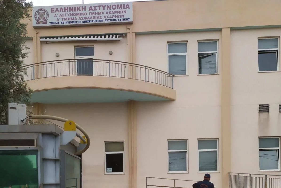 Μενίδι: 14χρονη πήγε στο ΑΤ με έμβρυο μέσα σε εφημερίδα – Την ξυλοκόπησε η μητέρα της