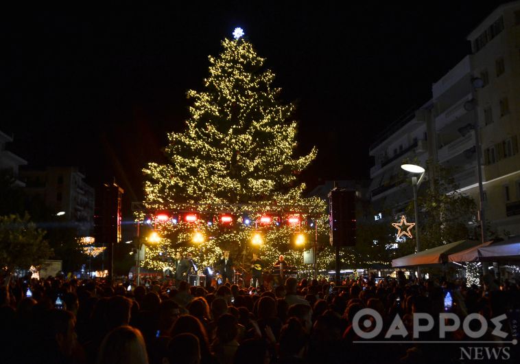 Με εντυπωσιακή εκδήλωση φωταγωγήθηκε το χριστουγεννιάτικο δέντρο της Καλαμάτας