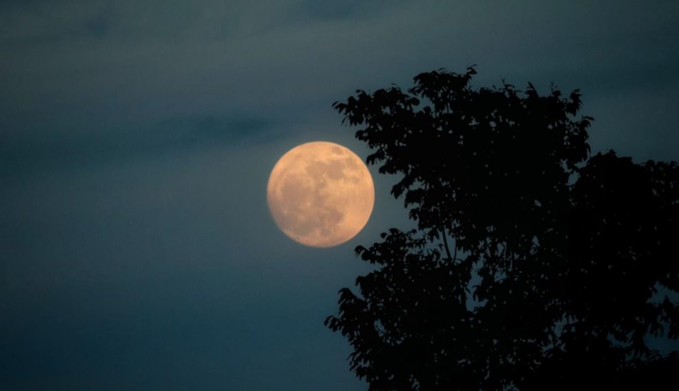 Το «Φεγγάρι του Κάστορα»: Απόψε η πιο εντυπωσιακή υπερσελήνη του φθινοπώρου