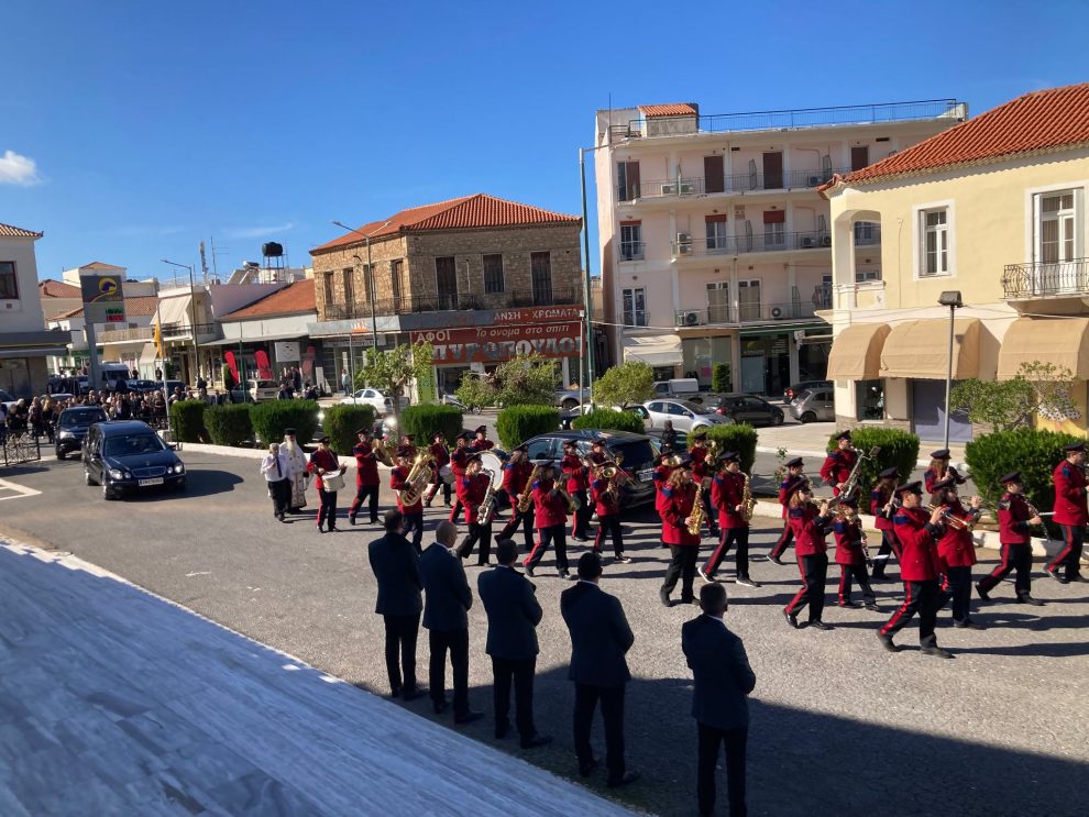 Πάνδημος αποχαιρετισμός στον πρώην δήμαρχο Κυπαρισσίας Ηλία Τσίγγανο