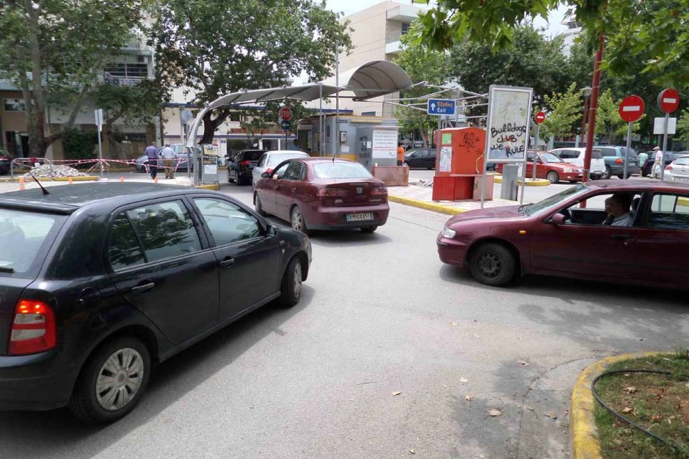 Πάρκινγκ Νέδοντα: Συνελήφθησαν 12χρονη και 15χρονος που παρίσταναν τους παρκαδόρους