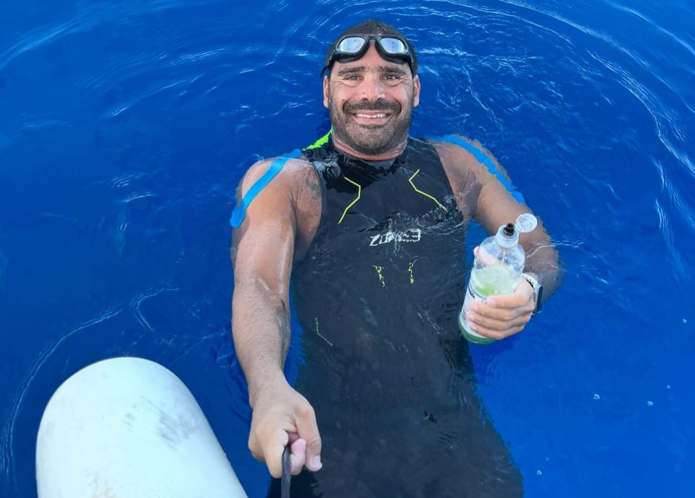 Χαρ. Ταϊγανίδης: Κατέρριψε το παγκόσμιο ρεκόρ συνεχούς κολύμβησης σε ανοιχτή θάλασσα