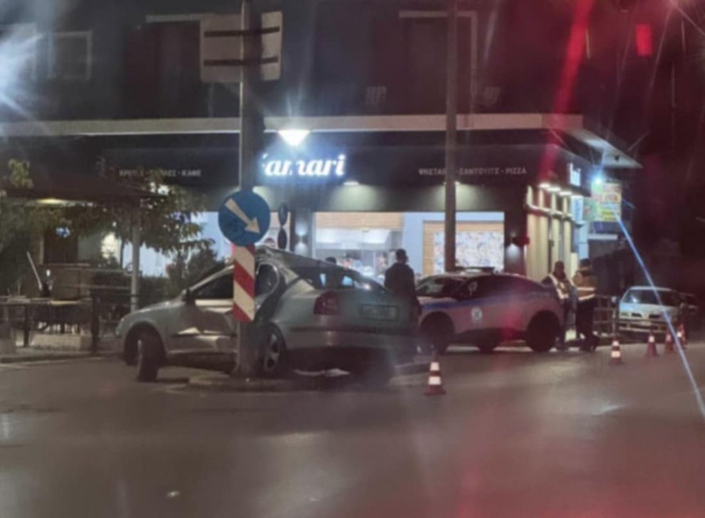 Τροχαίο στα φανάρια της Θουρίας