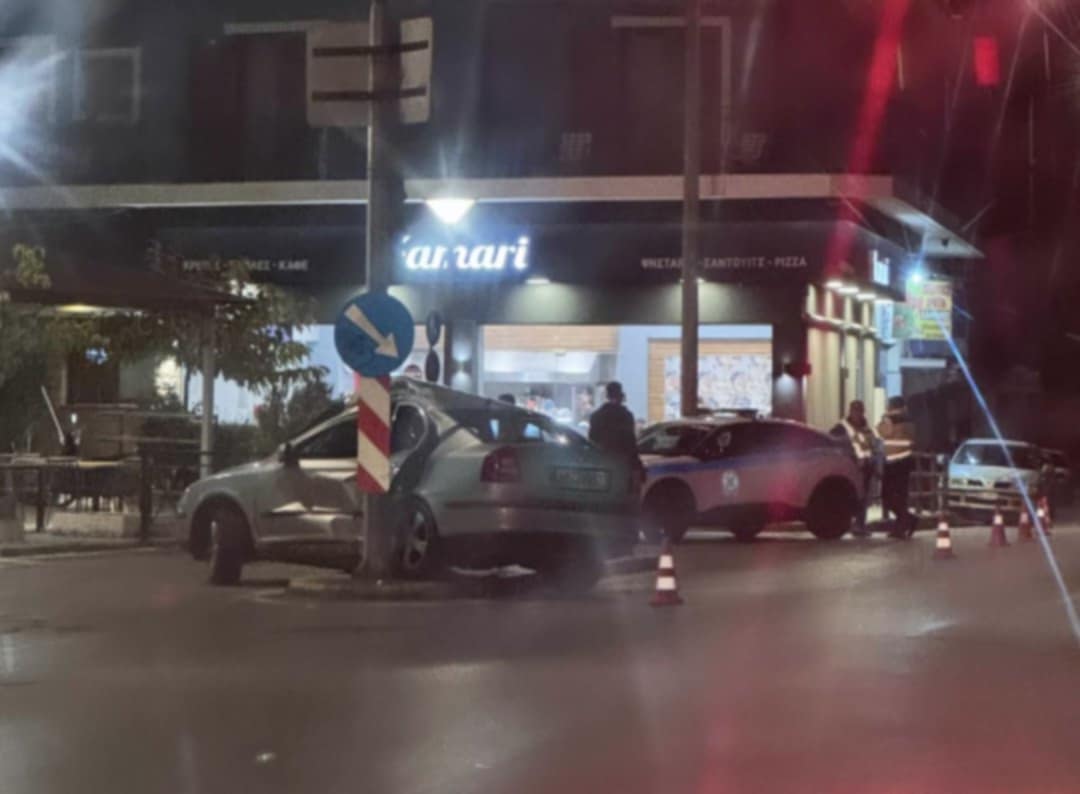 Τροχαίο στα φανάρια της Θουρίας