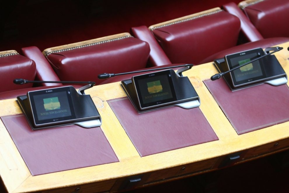 «Xρονοκόφτης» στη Βουλή: Ξεκίνησε η εφαρμογή του στις ομιλίες της ολομέλειας