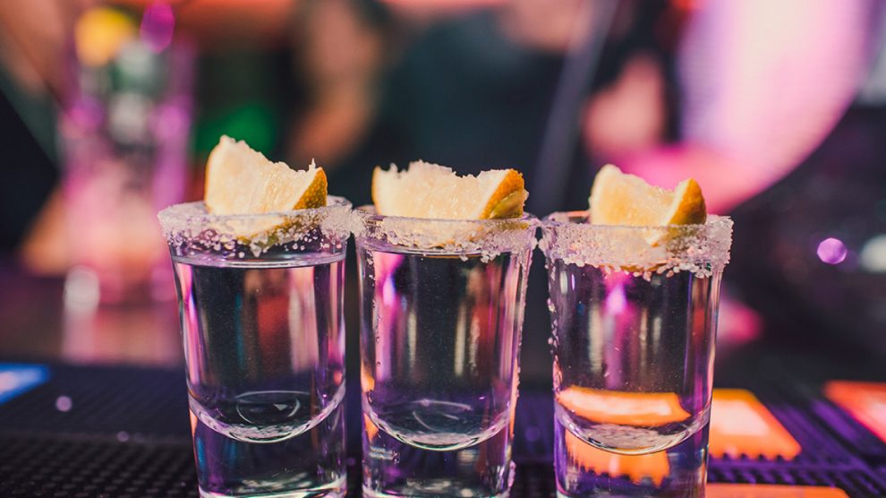 Στο νοσοκομείο 17χρονος από μέθη σε σχολική εκδρομή στο Ηράκλειο – Συνελήφθησαν καθηγήτρια, σερβιτόρος και ιδιοκτήτης εστιατορίου