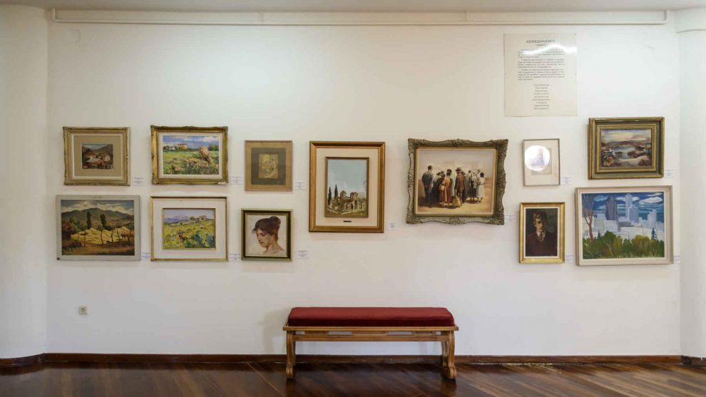 Το εορταστικό ωράριο στη Λαϊκή Βιβλιοθήκη Καλαμάτας  και την Πινακοθήκη Σύγχρονης Ελληνικής Τέχνης