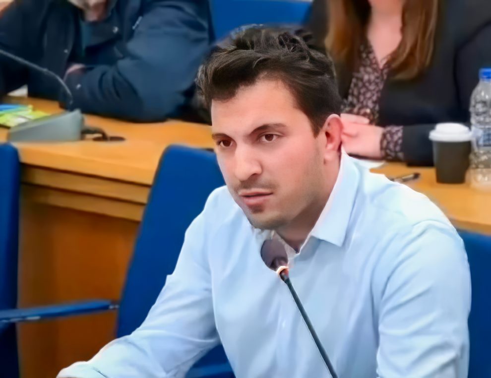 Τραπέζια πολυτέλειας για τους επισήμους… ψίχουλα για τους απόρους!