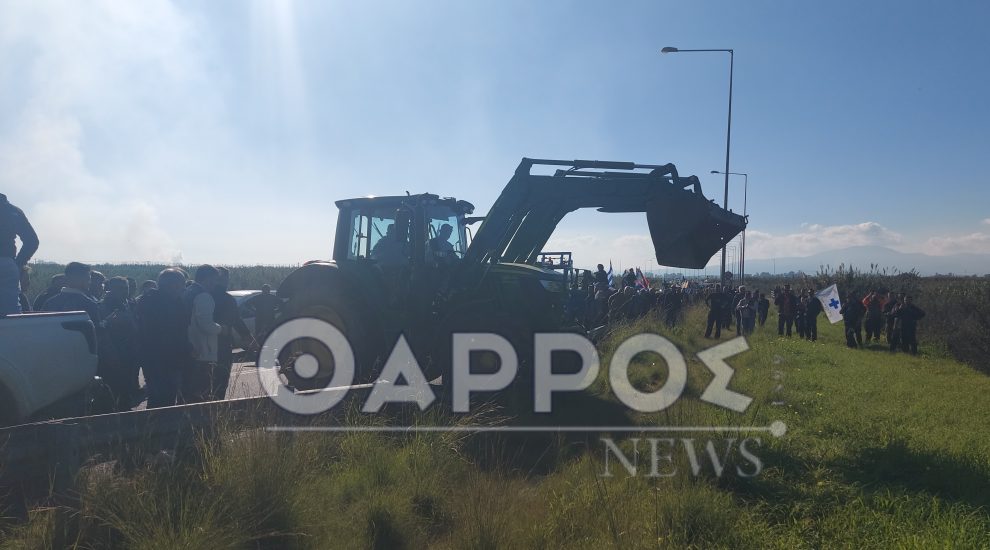 Οι αγρότες της Μεσσηνίας απέκλεισαν τον αυτοκινητόδρομο