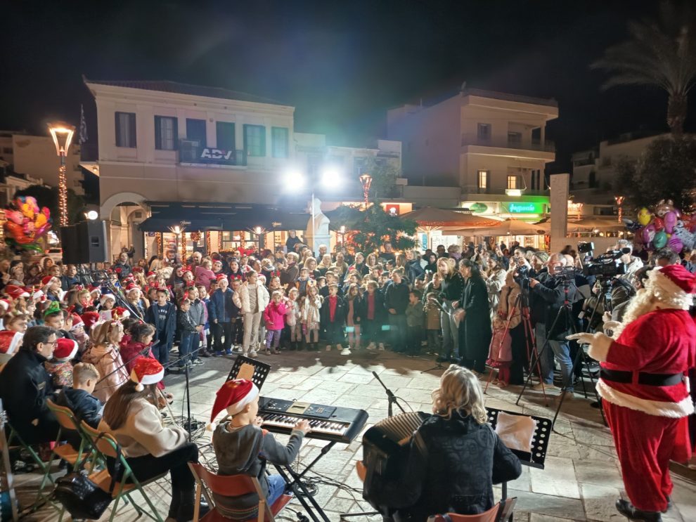 Φωταγωγήθηκε από παιδιά των ΚΔΑΠ το Χριστουγεννιάτικο δέντρο στην πλατεία 23ης Μαρτίου