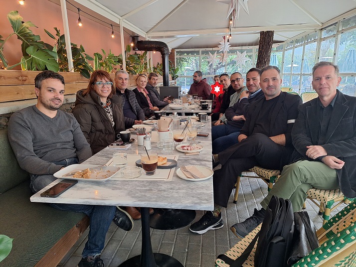 Χριστουγεννιάτικη γιορτή των συντακτών στην Καλαμάτα