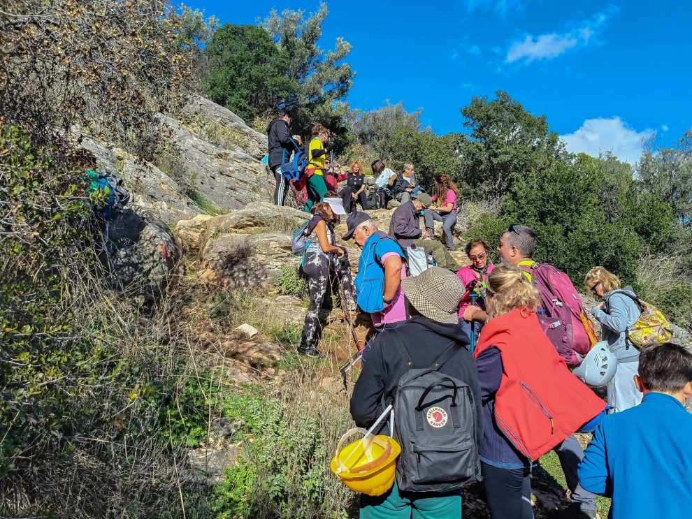 Στον Υμηττό με τις κρυμμένες ομορφιές  και τα γευστικά του κούμαρα ο Ευκλής