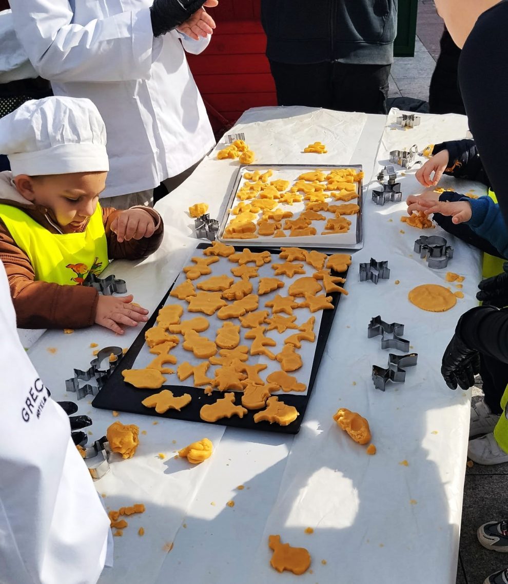 Πλάθω κουλουράκια…