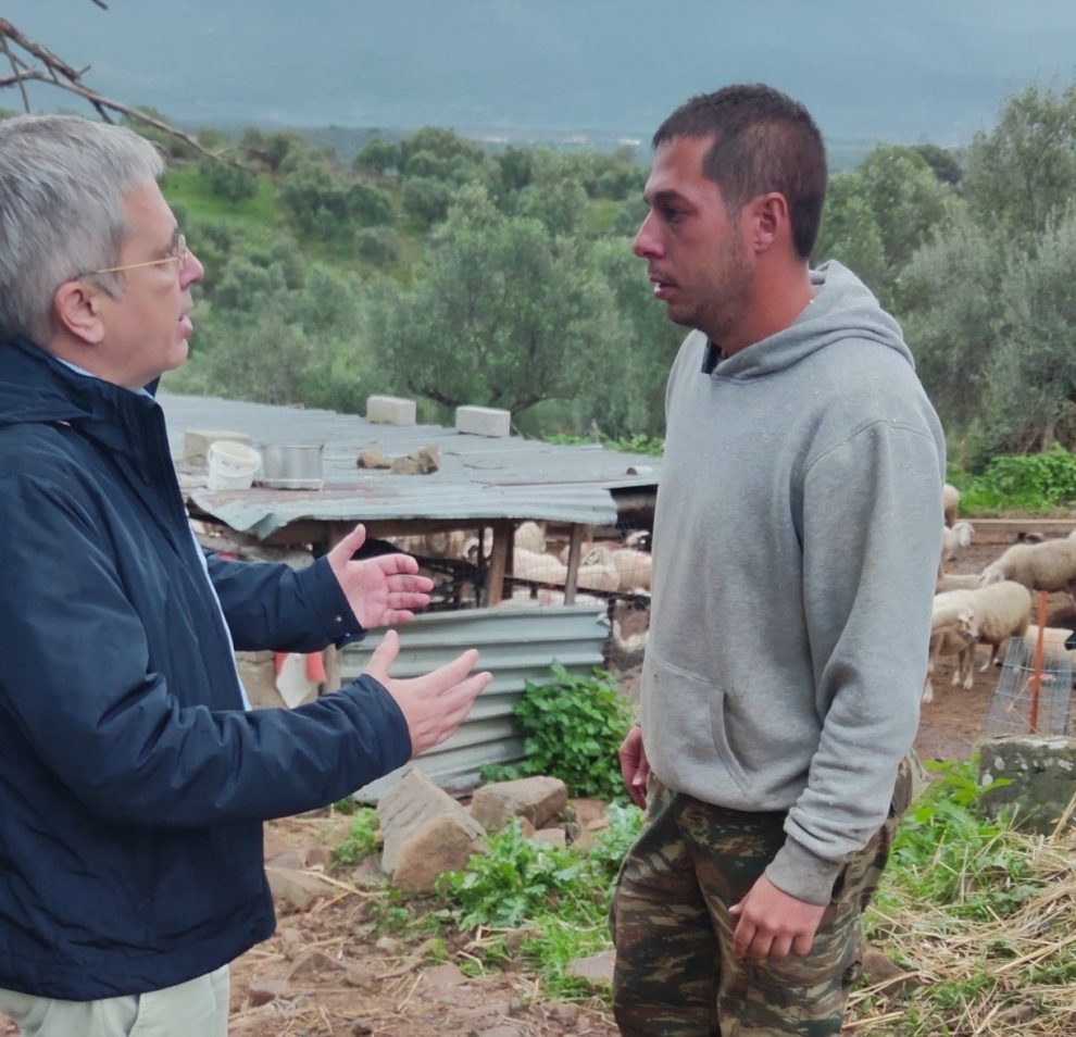 Επίσκεψη Μ. Μάκαρη σε κτηνοτροφικές μονάδες που πλήττονται από τον καταρροϊκό πυρετό