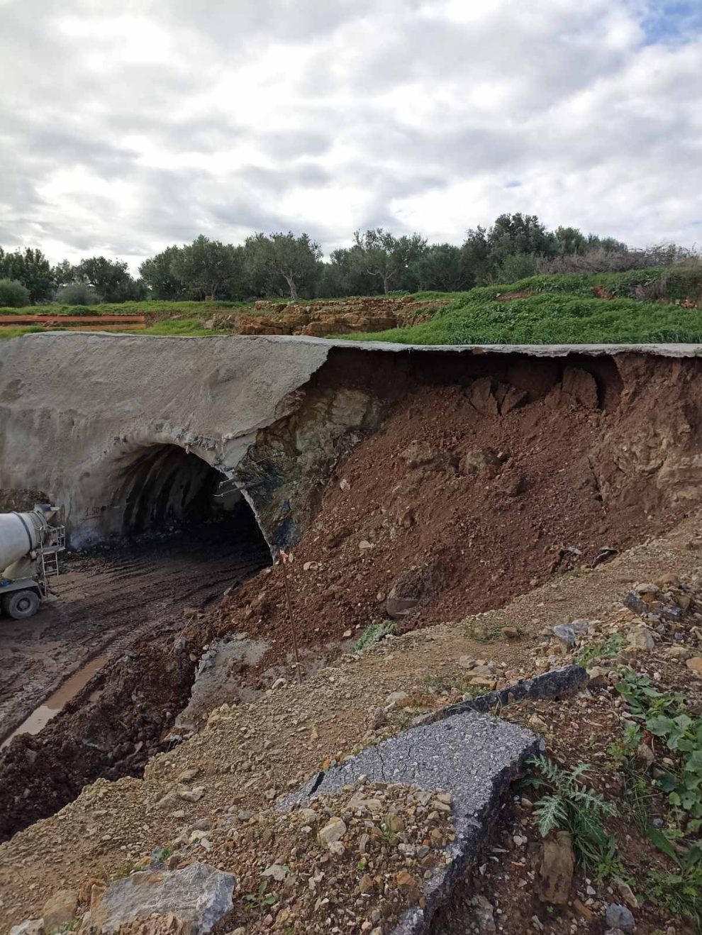 Σοβαρή κατάρρευση της εισόδου της σήραγγας παράκαμψης του Πεταλιδίου