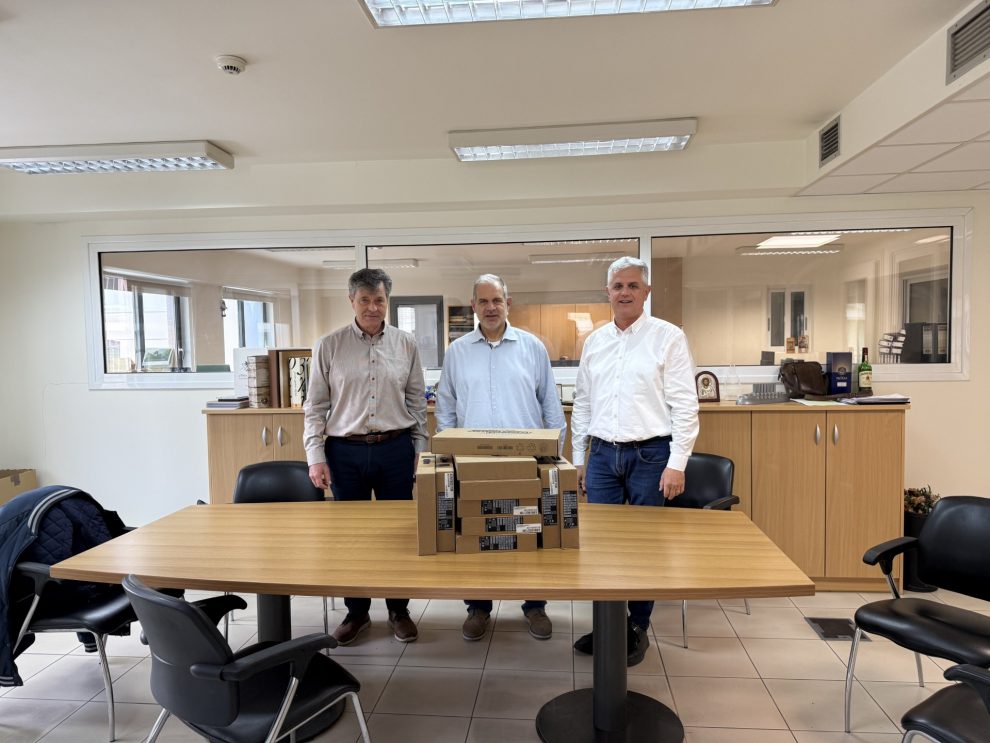 ΣΥ.ΦΑ.ΝΟ.Π.ΠΕ.: Κοινωνική προσφορά στην εκπαιδευτική κοινότητα, με δωρεά 10 laptops