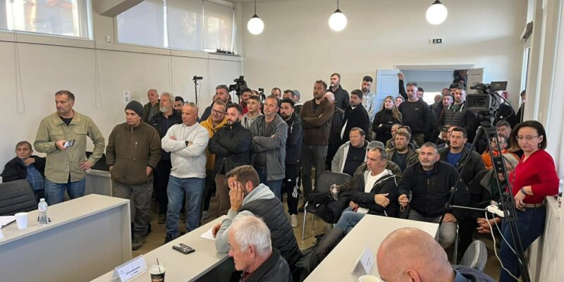 Περιφερειακό Συμβούλιο: Ένταση από τους αγρότες της Πελοποννήσου