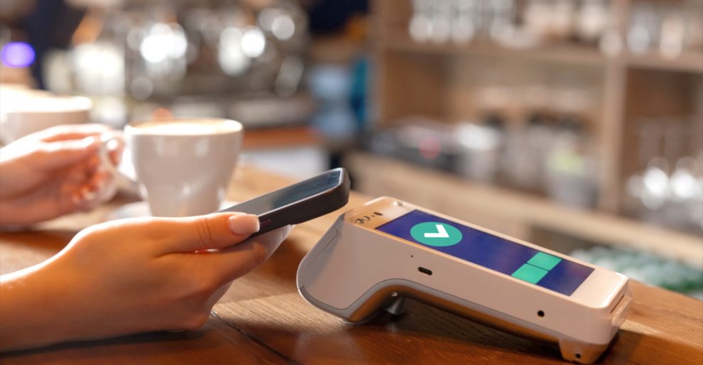 Υποχρεωτικές από σήμερα παντού οι πληρωμές και με IRIS – Τι αλλάζει