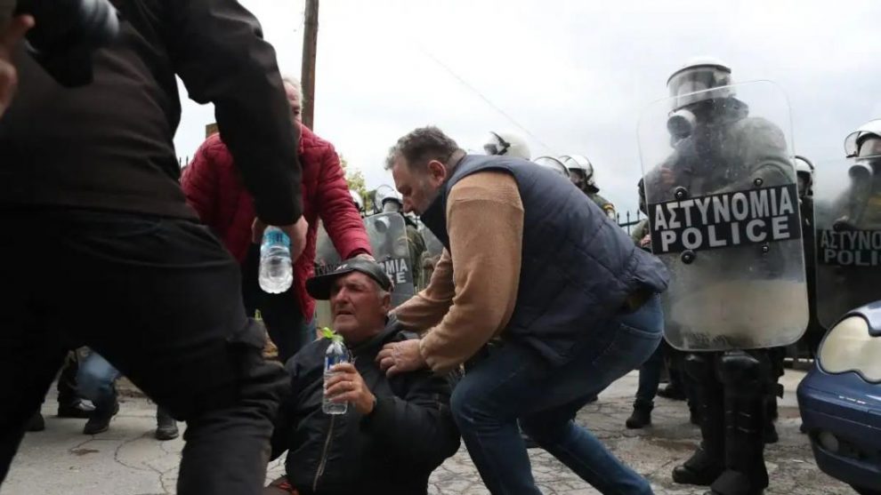 Ο Γ. Λαμπρόπουλος “βλέπει” μηδενική  αστυνομική βία στα μπλόκα των αγροτών