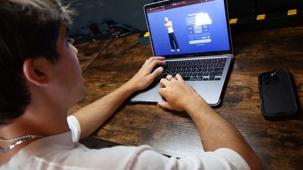 Η Google και η νεοφυής εταιρεία chatbot Character.AI συμβιβάζονται σε αγωγές για αυτοκτονίες εφήβων