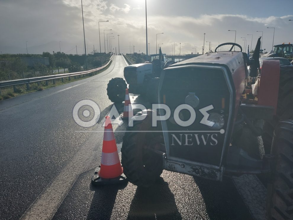 Μπλόκα: Οι αγρότες της Μεσσηνίας έκλεισαν εντελώς τον κόμβο της Θουρίας