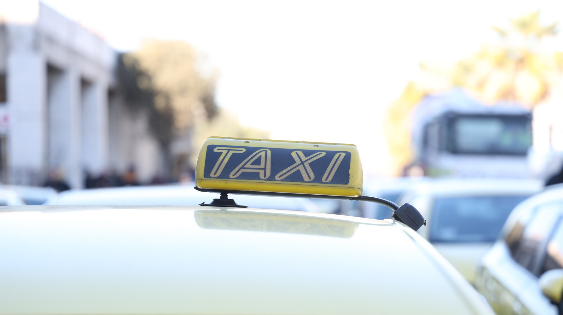 Απεργία ταξί -Καλαμάτα: Ηλεκτροκίνηση, σχολικές μεταφορές και αθέμιτος ανταγωνισμός στο επίκεντρο των αιτημάτων τους